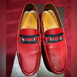 Men’s Gucci soft leather loafers with web design Authentic pre-owned